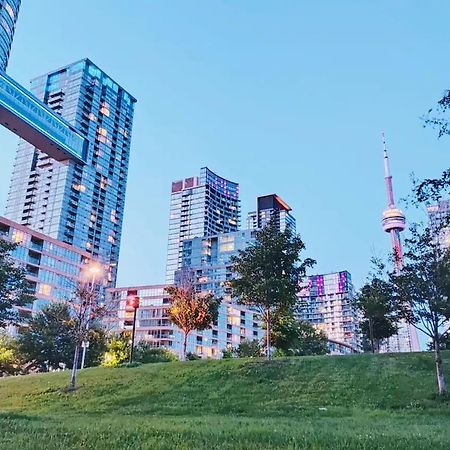 Upscale Downtown Toronto Condos By Cn Tower Exterior photo